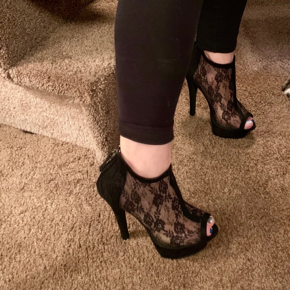 Shoes - Picture 4 of 4